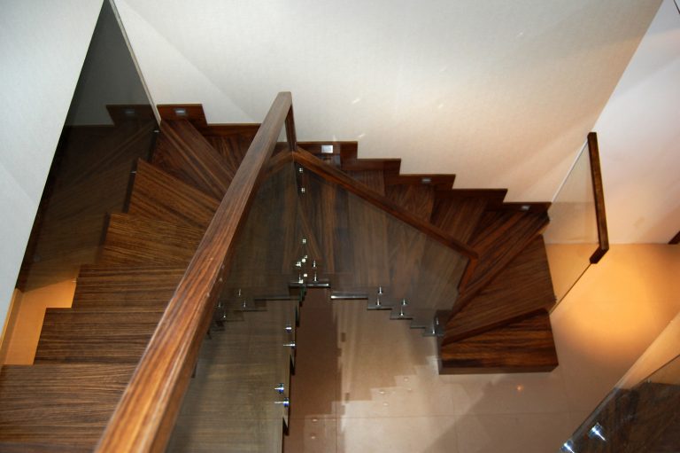 Punkt w którym zawsze są znakomite drewniane schody zabiegowe